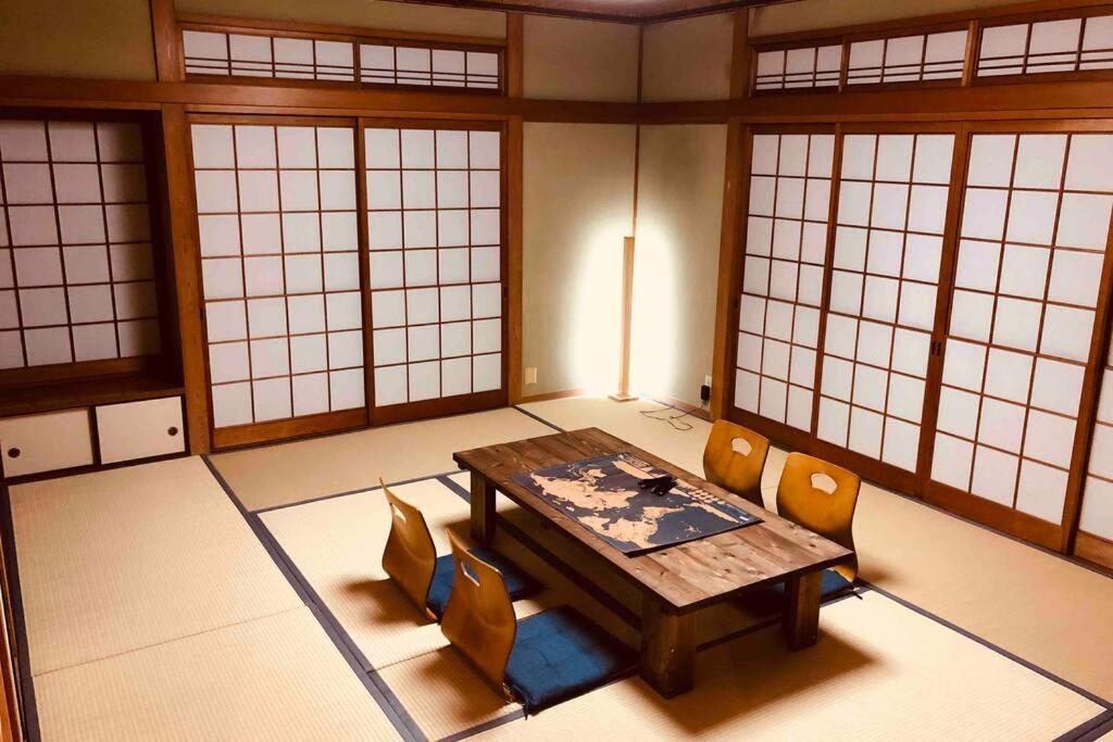 Villa 48坪！道後温泉付近駐車場有り清潔さと設備の充実さが高評価 大切な家族仲間と広々とくつろげます Matsuyama  Exterior foto