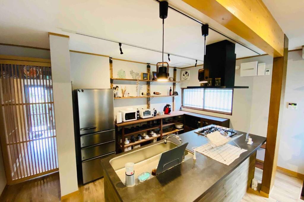 Villa 48坪！道後温泉付近駐車場有り清潔さと設備の充実さが高評価 大切な家族仲間と広々とくつろげます Matsuyama  Exterior foto